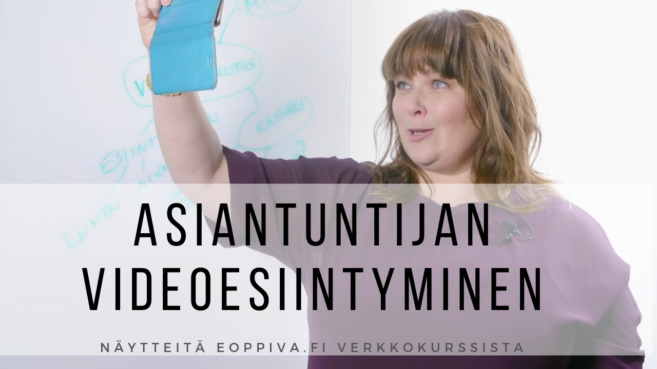 Heli Järvenpää kouluttamassa videoesiintymistä