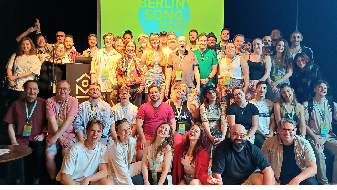 Ryhmäkuva Berling Song Fest biisileirin osallistujista
